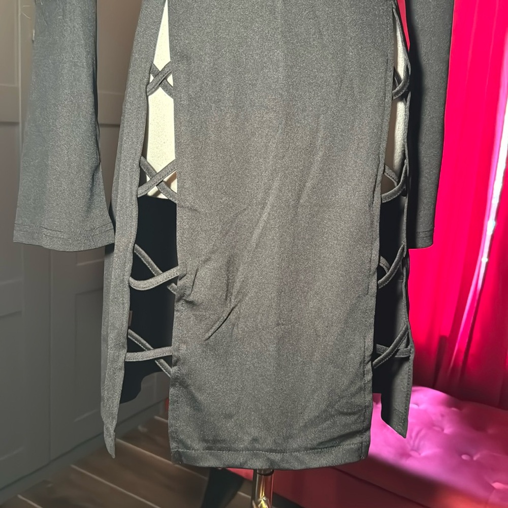 Long sleeve cutout black dress